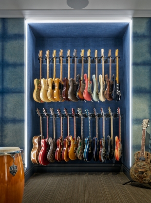 &copy; &copy; John Sutton